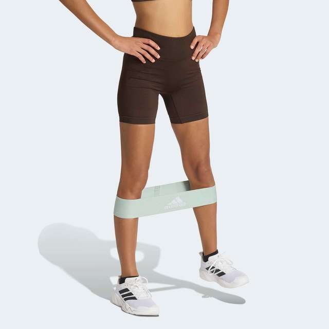 adidas Performance Shorts »WORKOUT ESSENTIALS KNIT SCRUNCH 5 INCH LEGGINGS« eng anliegende Passform, für Fitness und Sportmode, sportlicher Stil