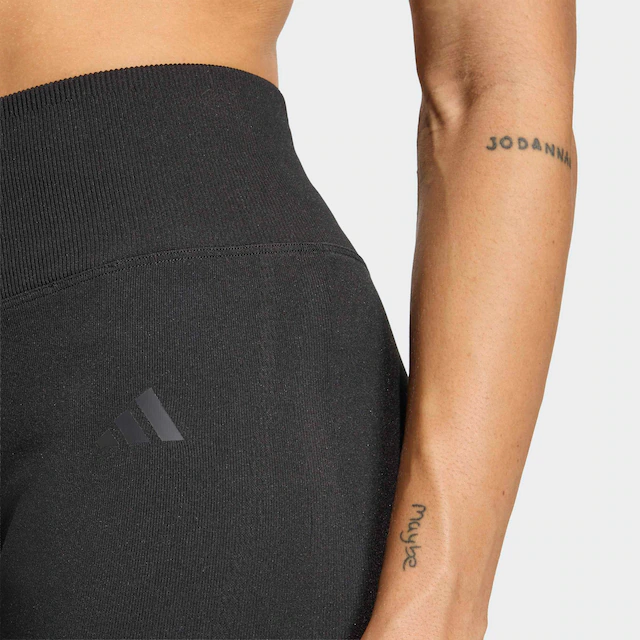 adidas Performance Shorts »WORKOUT ESSENTIALS KNIT SCRUNCH 5 INCH LEGGINGS« eng anliegende Passform, für Fitness und Sportmode, sportlicher Stil