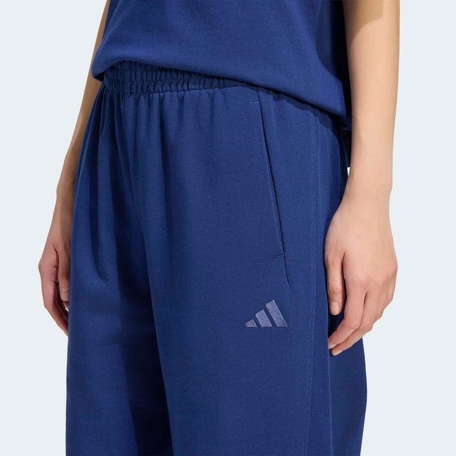 adidas Sportswear Sporthose »ADIDAS KIT, LOCKER GESCHNITTEN, BÜNDCHEN, KLEINES LOGO« KIT Sporthose, schwere Premium-Qualität, robuste Stoffstruktur