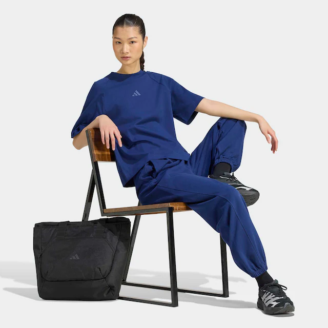 adidas Sportswear Sporthose »ADIDAS KIT, LOCKER GESCHNITTEN, BÜNDCHEN, KLEINES LOGO« KIT Sporthose, schwere Premium-Qualität, robuste Stoffstruktur