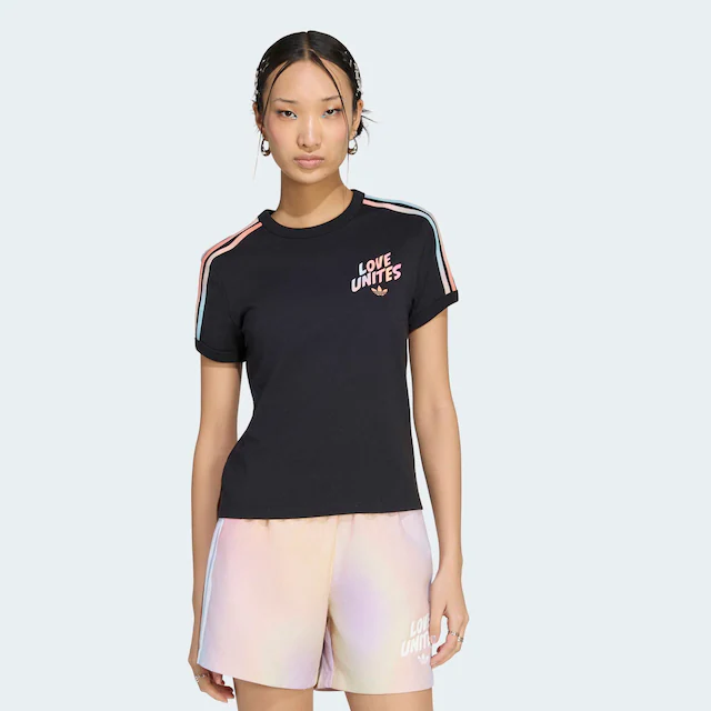 adidas Originals T-Shirt »LOVE UNITES GFX« für Erwachsene, mit Rundhalsausschnitt, ohne Verschluss, aus Baumwolle