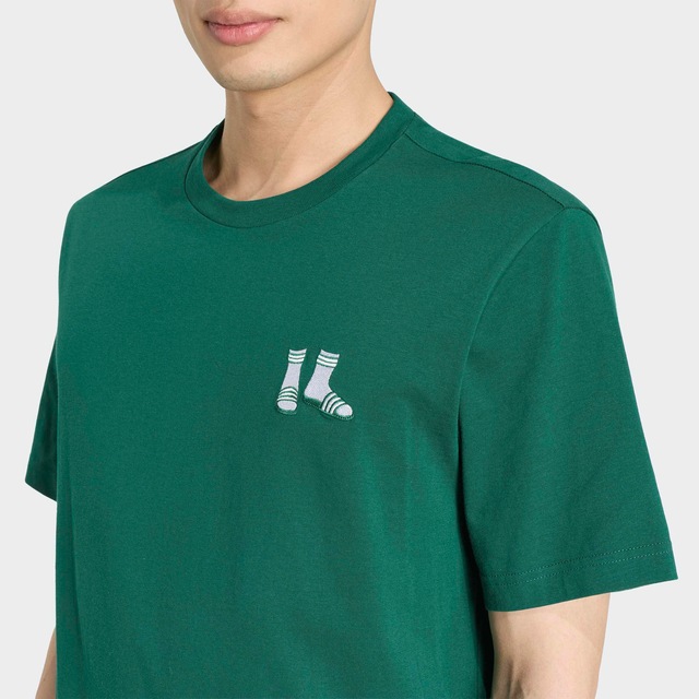 adidas Sportswear T-Shirt »GRAFIK, SOMMERLICHE STICKEREI« mit Rundhalsausschnitt, ohne Verschluss, sportlicher Stil