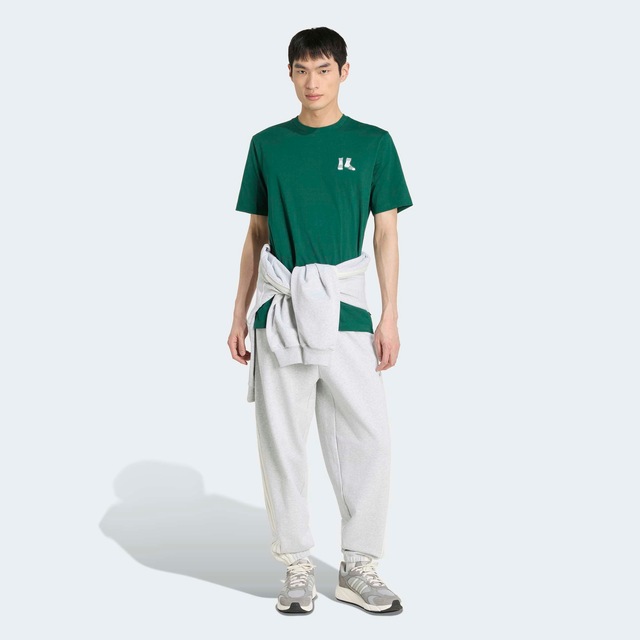 adidas Sportswear T-Shirt »GRAFIK, SOMMERLICHE STICKEREI« mit Rundhalsausschnitt, ohne Verschluss, sportlicher Stil