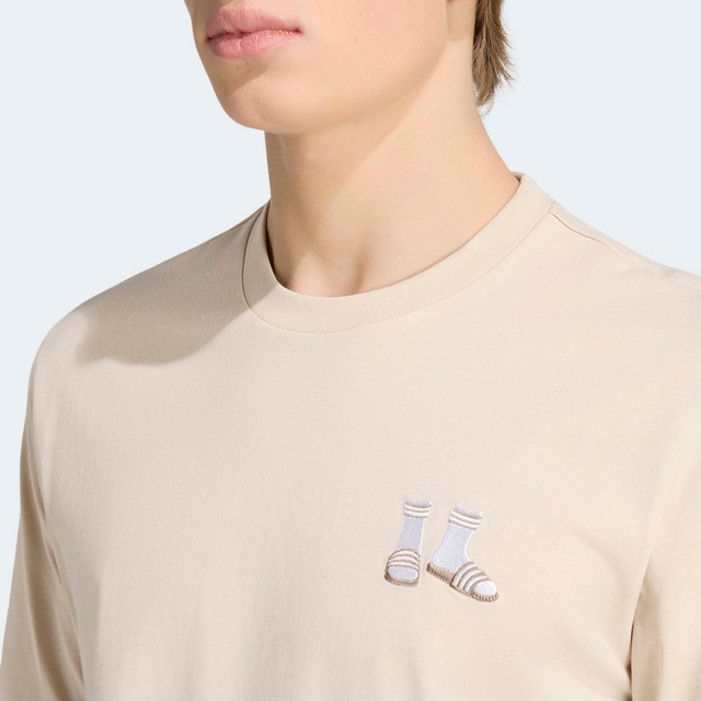 adidas Sportswear T-Shirt »GRAFIK, SOMMERLICHE STICKEREI« mit Rundhalsausschnitt, ohne Verschluss, sportlicher Stil