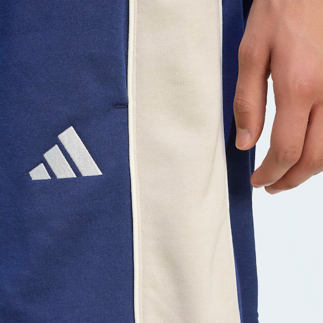 adidas Sportswear Shorts »SEASONAL ESSENTIALS FLEECE-, COLOURBLOCKING« ohne Verschluss, aus Baumwolle, Polyester und Viskose, normale Weite