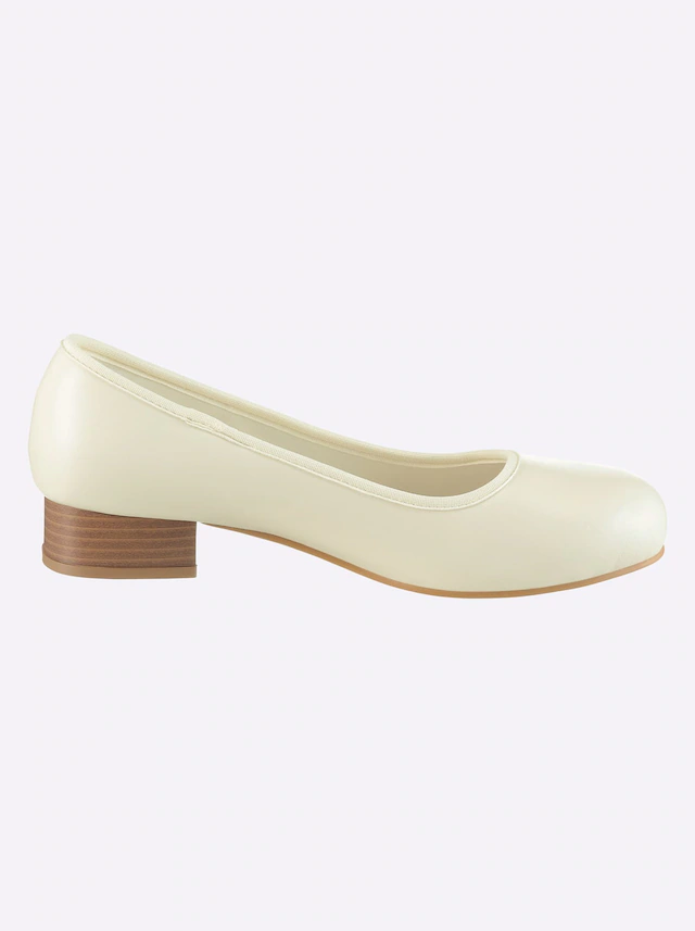 Casual Looks Pumps