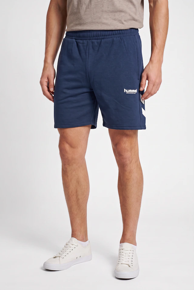 hummel Sweatshorts »HMLLEGACY 2.0 SHORTS« aus Baumwolle und Polyester, schnelltrocknend, sportlicher Stil