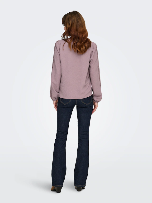 ONLY Langarmbluse »ONLGREGOR METTE LS LACE TOP WVN« Kunstfaser, regular fit, V-Ausschnitt, Regular Waist