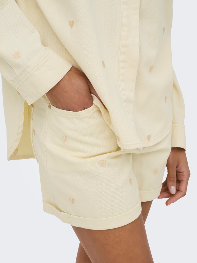 ONLY Jeansshorts »ONLVEGA HW EMBROIDERY DNM SHORTS GUANOOS« Baumwolle, High Waist