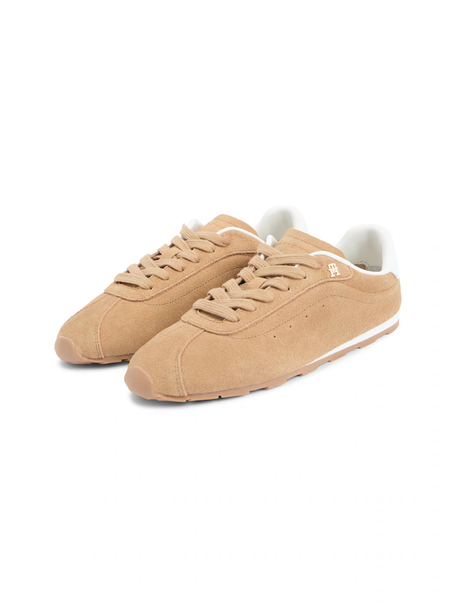 Tommy Hilfiger Sneaker »TH BELLA LOW RUNNER SUEDE« Halbschuh, Schnürer, Freizeitschuh mit kontrastfarbenem Fersenbesatz