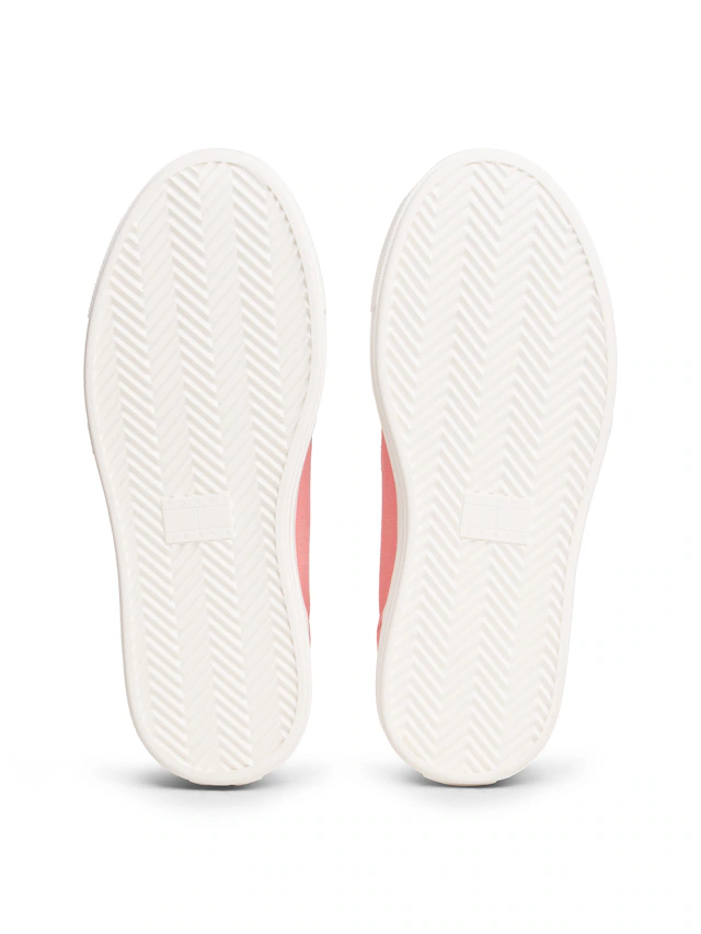 Tommy Jeans Plateausneaker »TJW FLATFORM SNEAKER CHARMS« Halbschuh, Schnürer, Freizeischuh mit kleiner TJ-Flagge als Anhänger