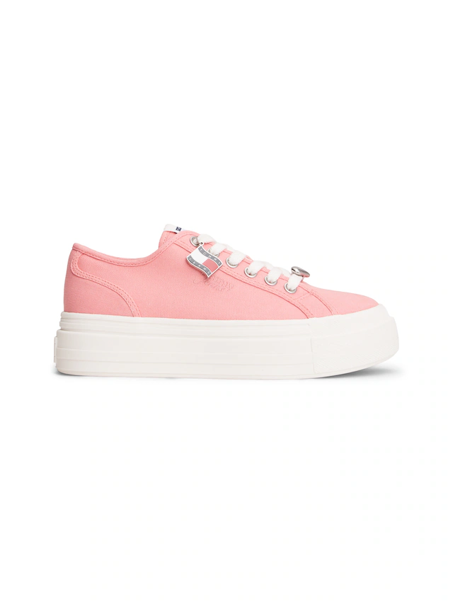 Tommy Jeans Plateausneaker »TJW FLATFORM SNEAKER CHARMS« Halbschuh, Schnürer, Freizeischuh mit kleiner TJ-Flagge als Anhänger