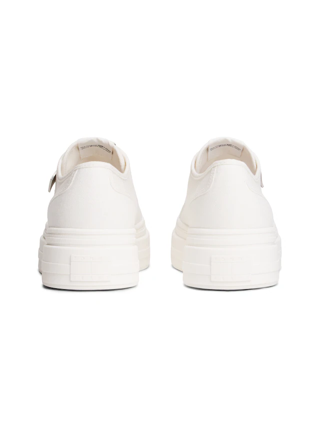 Tommy Jeans Plateausneaker »TJW FLATFORM SNEAKER CHARMS« Halbschuh, Schnürer, Freizeischuh mit kleiner TJ-Flagge als Anhänger