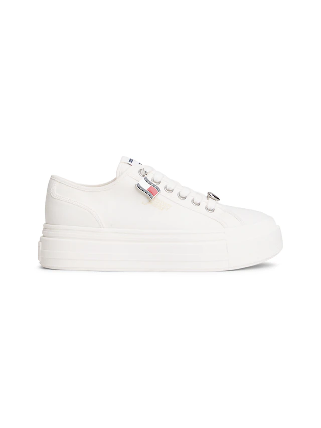 Tommy Jeans Plateausneaker »TJW FLATFORM SNEAKER CHARMS« Halbschuh, Schnürer, Freizeischuh mit kleiner TJ-Flagge als Anhänger