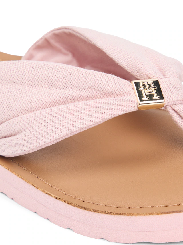 Tommy Hilfiger Zehentrenner »TH LTR FOOTBED SUMMER SANDAL« Sommerschuh, Strandschuh, Dianette, Flat mit Logoemblem