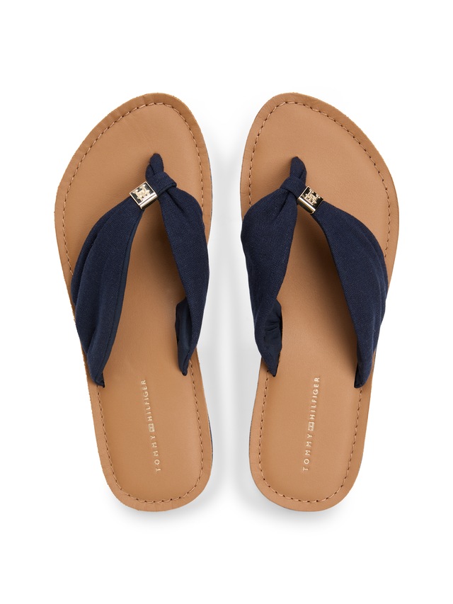 Tommy Hilfiger Zehentrenner »TH LTR FOOTBED SUMMER SANDAL« Sommerschuh, Strandschuh, Dianette, Flat mit Logoemblem