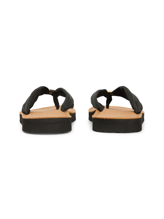 Tommy Hilfiger Zehentrenner »TH LTR FOOTBED SUMMER SANDAL« Sommerschuh, Strandschuh, Dianette, Flat mit Logoemblem