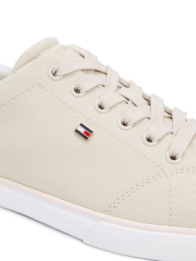 Tommy Hilfiger Plateausneaker »TH LOW PROFILE VULC CANVAS« Halbschuh, Schnürer, Freizeitschuh mit gepolstertem Schaftrand