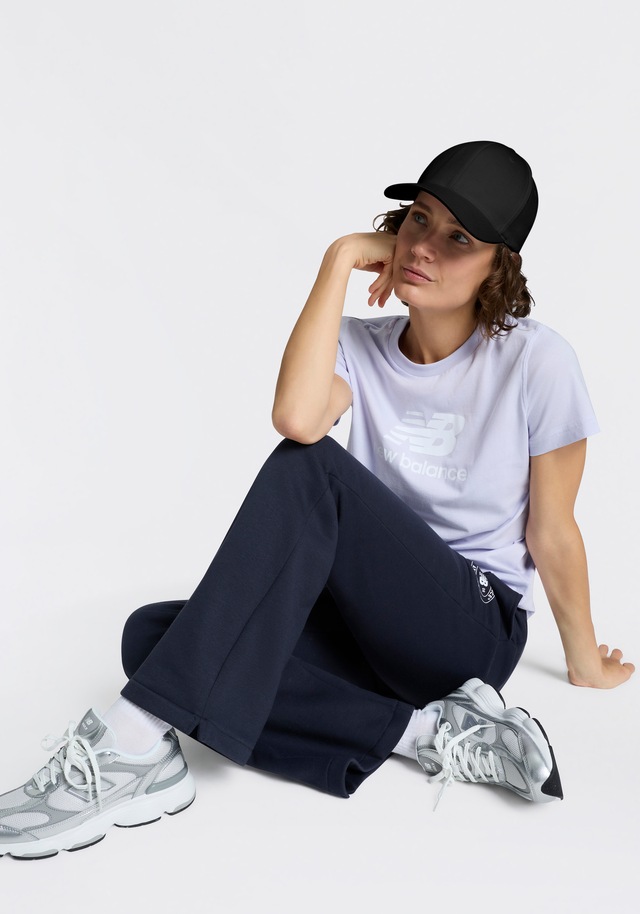 New Balance Sweathose »REIMAGINED FLEECE PANT« für Erwachsene, lange Hosenform, mit klarer Linienführung