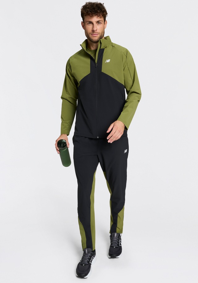 New Balance Trainingsshirt »SPORT ESSENTIALS UTILITY T-SHIRT« atmungsaktiv, schnell trocknend, aus Polyester
