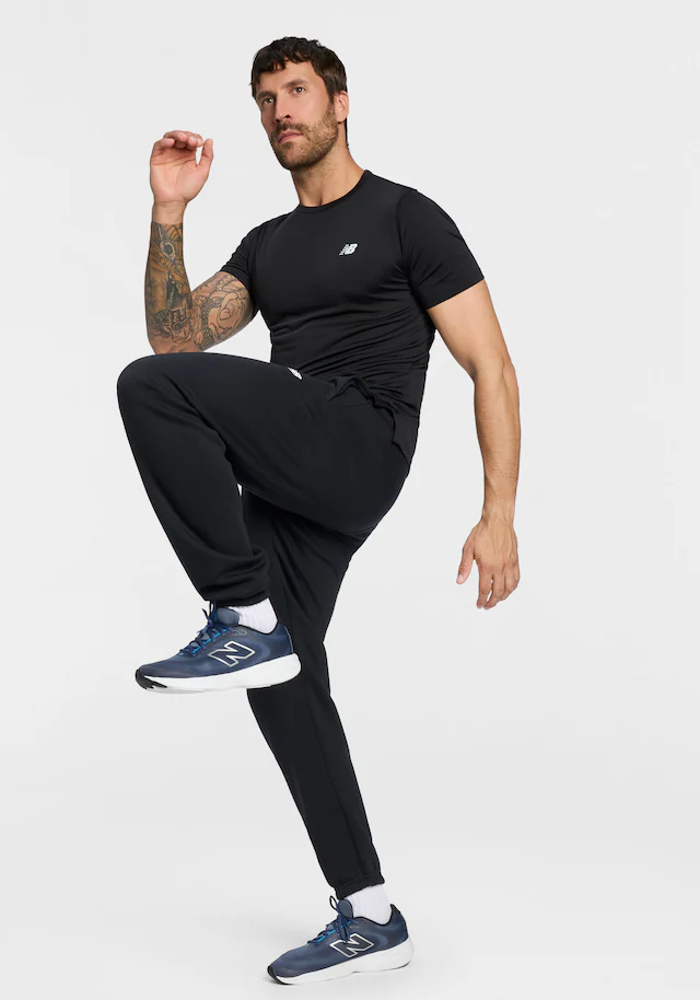 New Balance Trainingsshirt »SPORT ESSENTIALS UTILITY T-SHIRT« atmungsaktiv, schnell trocknend, aus Polyester