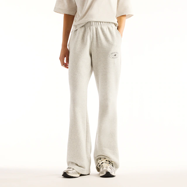 New Balance Sweathose »REIMAGINED FLEECE PANT« für Erwachsene, lange Hosenform, mit klarer Linienführung