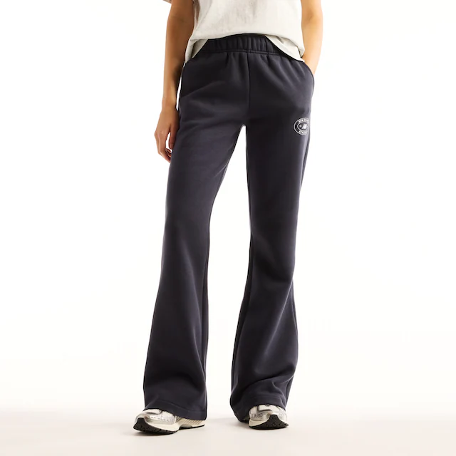 New Balance Sweathose »REIMAGINED FLEECE PANT« für Erwachsene, lange Hosenform, mit klarer Linienführung