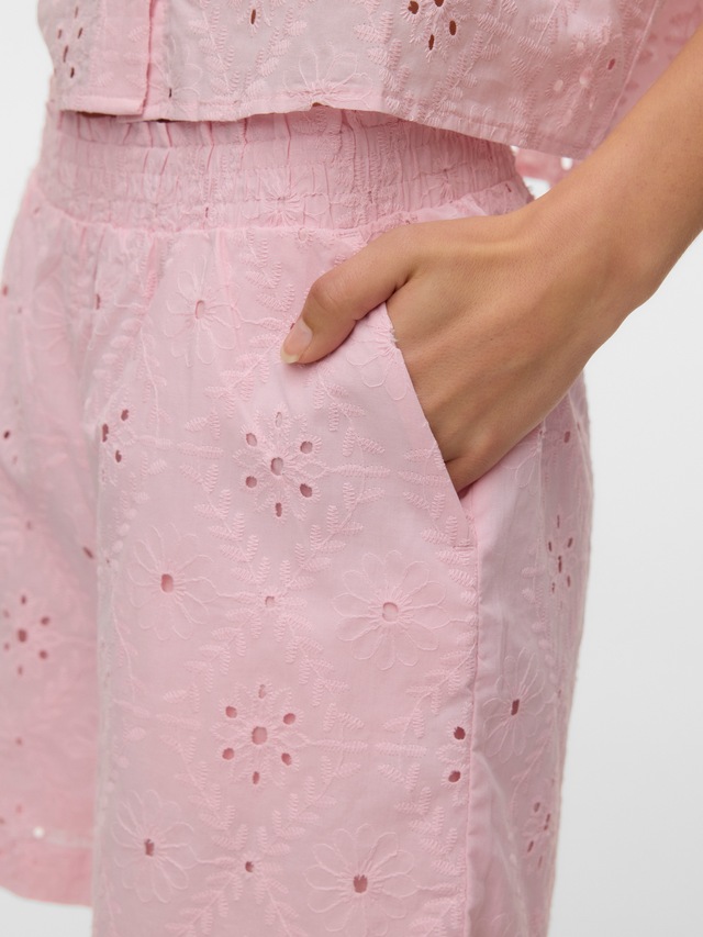 Vero Moda Shorts »VMELIZA HW SHORTS WVN NOOS« Baumwolle, high waist, Allover - Stickerei