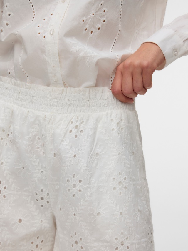 Vero Moda Shorts »VMELIZA HW SHORTS WVN NOOS« Baumwolle, high waist, Allover - Stickerei