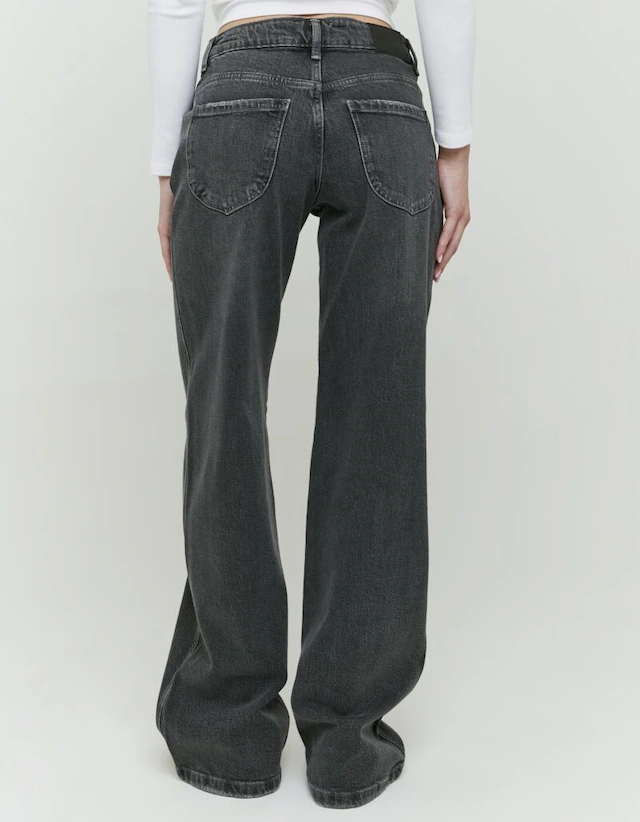Tally Weijl Low-rise-Jeans »SPADEPALLAS« Baumwollmischung, Low-Waist mit geradem Beinverlauf und Strass-Anhänge