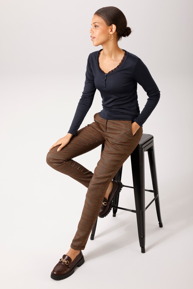 Aniston CASUAL Langarmshirt mit gewellter Spitze am Rundhals-Ausschnitt - NEUE KOLLEKTION