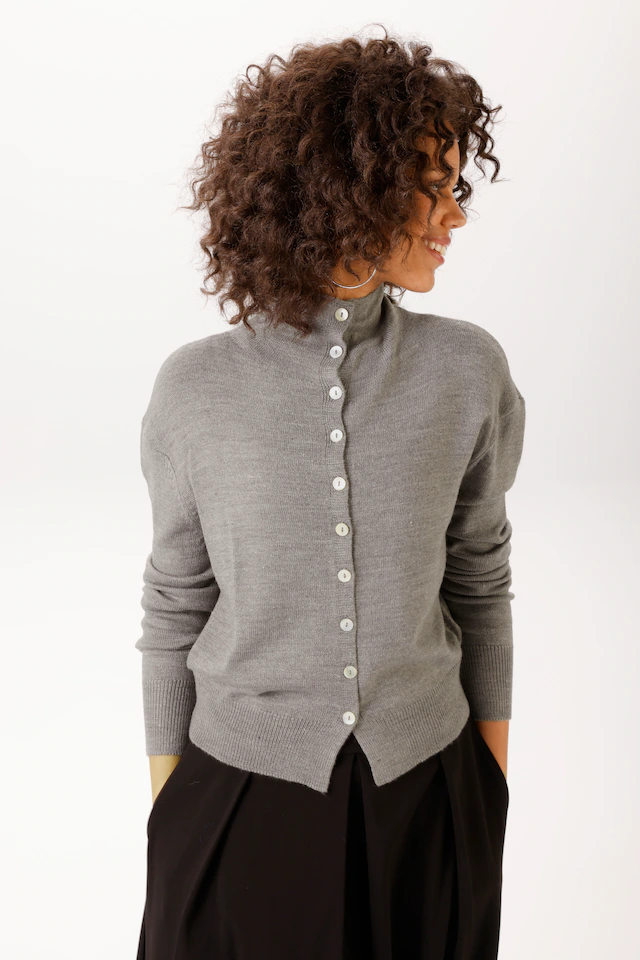 Aniston CASUAL Strickjacke mit Rollkante am Stehkragen - NEUE KOLLEKTION