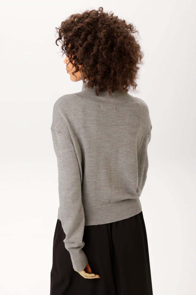 Aniston CASUAL Strickjacke mit Rollkante am Stehkragen - NEUE KOLLEKTION