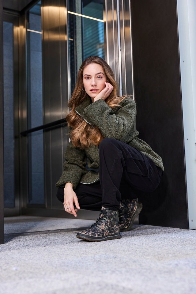 Rieker Schnürboots Keilabsatz, Herbstboots mit modischen Kontrastnähten
