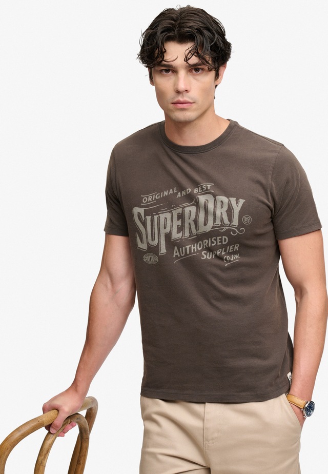 Superdry Rundhalsshirt »VINTAGE WORKWEAR PRINT TEE« Baumwolle, relaxed fit Superdry Rundhalsshirt »VINTAGE WORKWEAR PRINT TEE« Baumwolle, relaxed fit