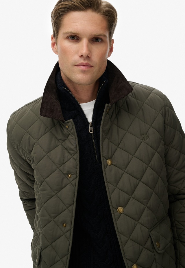 Superdry Steppjacke »QUILTED ESTATE COACH JACKET« Kunstfaser, regular fit
