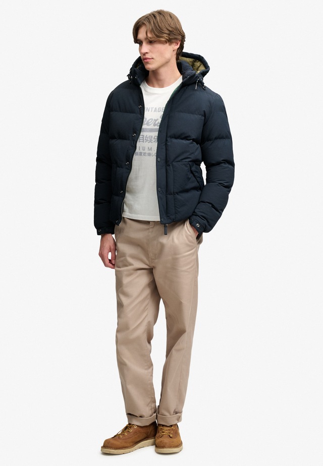 Superdry Steppjacke »OUTDOOR EVEREST PUFFER JKT« mit Kapuze Kunstfaser, relaxed fit