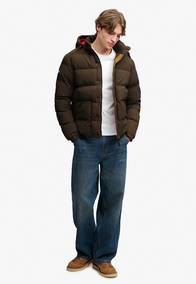 Superdry Steppjacke »OUTDOOR EVEREST PUFFER JKT« mit Kapuze Kunstfaser, relaxed fit