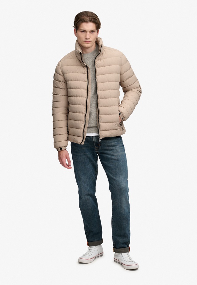 Superdry Steppjacke »FUJI MIDWEIGHT PADDED JKT« Kunstfaser, slim fit