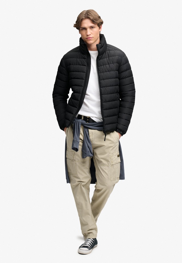 Superdry Steppjacke »FUJI MIDWEIGHT PADDED JKT« Kunstfaser, slim fit