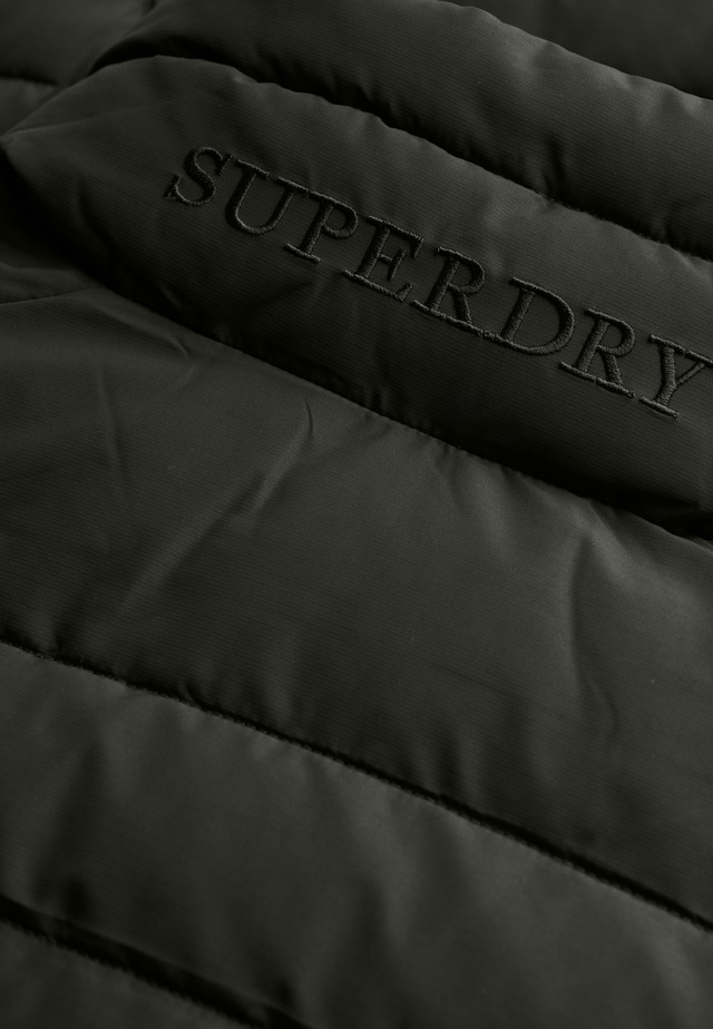 Superdry Steppjacke »FUJI MIDWEIGHT PADDED JKT« Kunstfaser, slim fit
