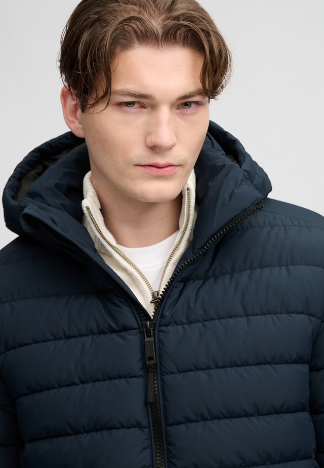 Superdry Steppjacke »HOOD FUJI MIDWEIGHT PADDED JKT« mit Kapuze Kunstfaser, slim fit