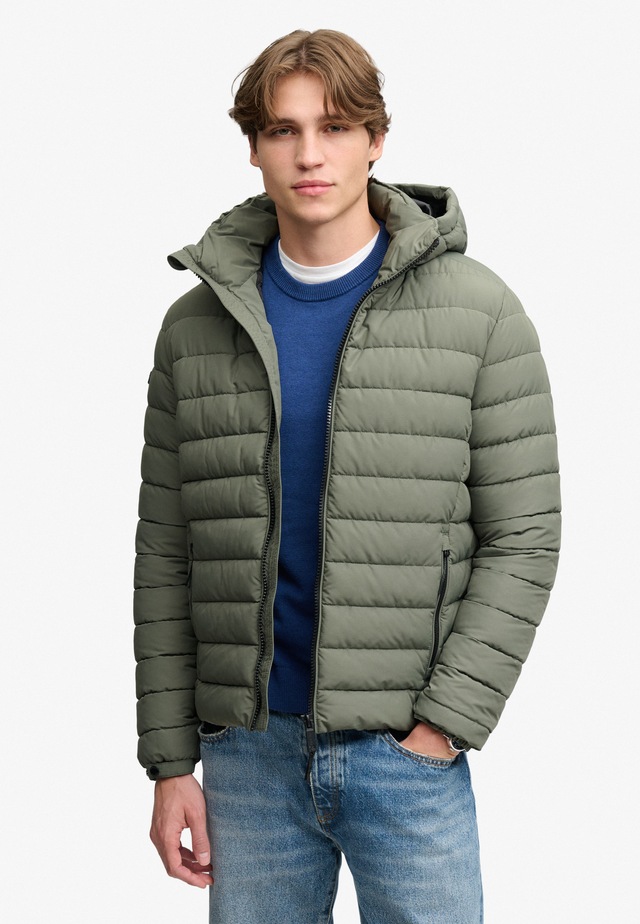 Superdry Steppjacke »HOOD FUJI MIDWEIGHT PADDED JKT« mit Kapuze Kunstfaser, slim fit