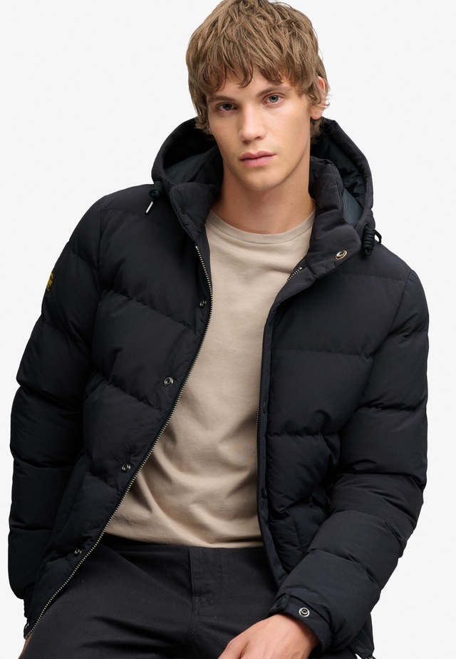 Superdry Steppjacke »CLASSIC EVEREST PUFFER JKT« mit Kapuze Kunstfaser, relaxed fit