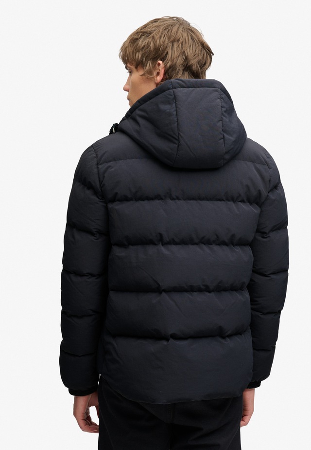 Superdry Steppjacke »CLASSIC EVEREST PUFFER JKT« mit Kapuze Kunstfaser, relaxed fit