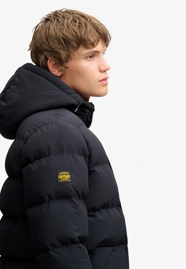 Superdry Steppjacke »CLASSIC EVEREST PUFFER JKT« mit Kapuze Kunstfaser, relaxed fit