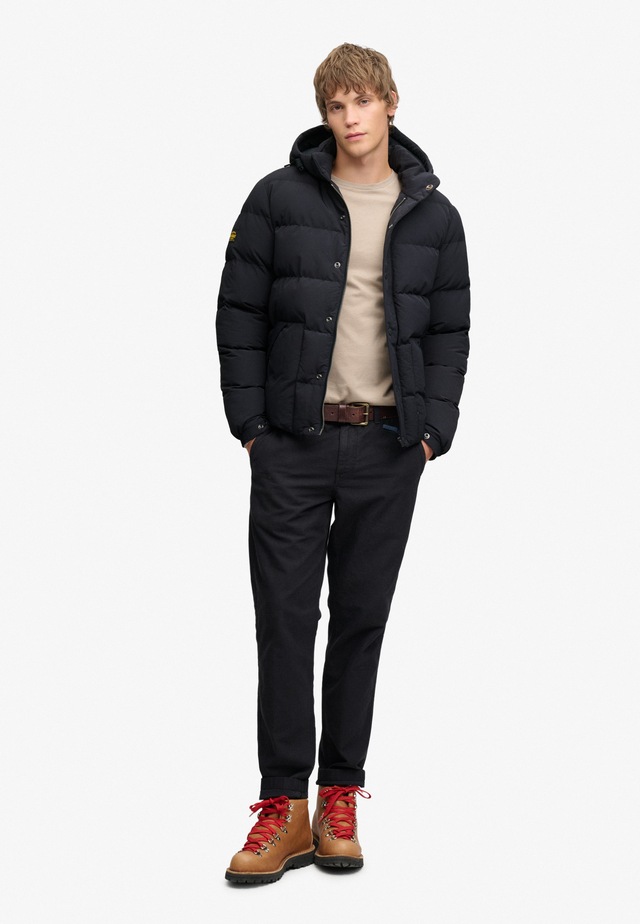 Superdry Steppjacke »CLASSIC EVEREST PUFFER JKT« mit Kapuze Kunstfaser, relaxed fit