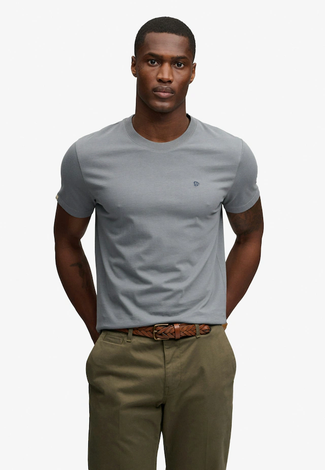 Superdry Rundhalsshirt »ESSENTIAL SDCO LOGO EMB TEE« Baumwolle, regular fit Superdry Rundhalsshirt »ESSENTIAL SDCO LOGO EMB TEE« Baumwolle, regular fit
