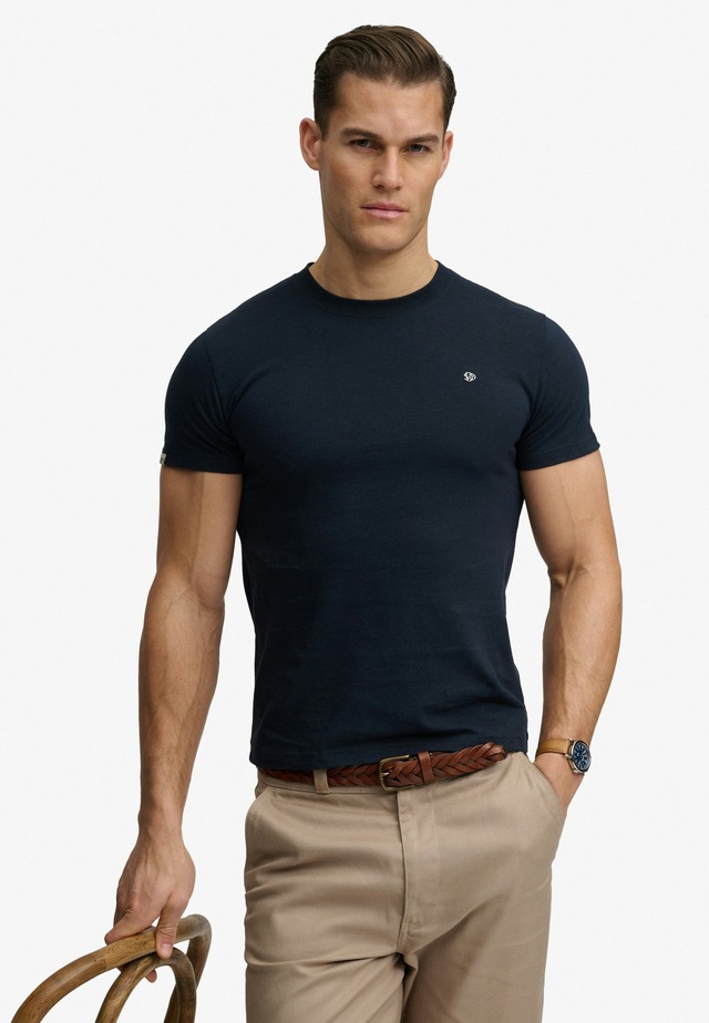 Superdry Rundhalsshirt »ESSENTIAL SDCO LOGO EMB TEE« Baumwolle, regular fit