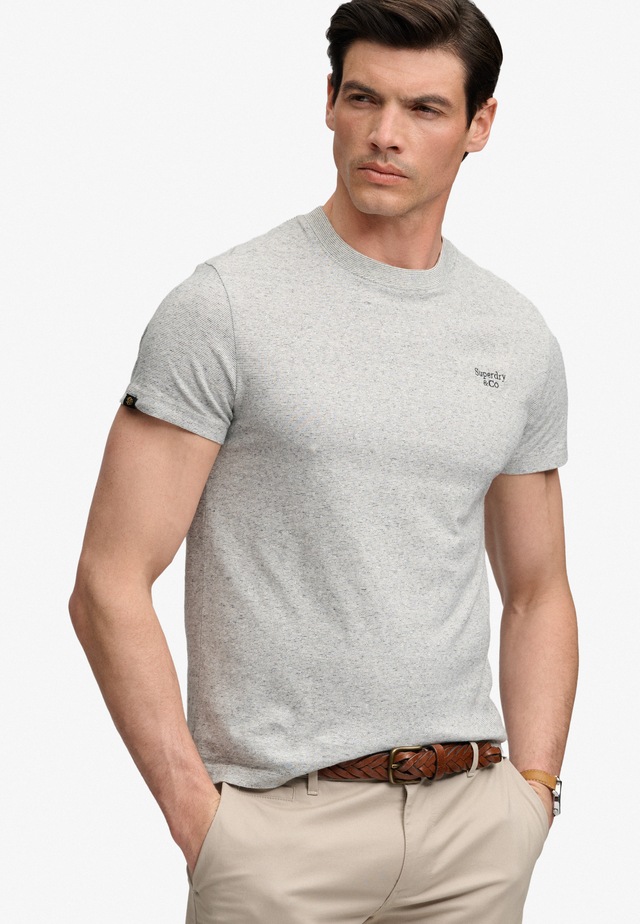 Superdry Rundhalsshirt »ESSENTIAL SDCO LOGO EMB TEE« Baumwolle, regular fit